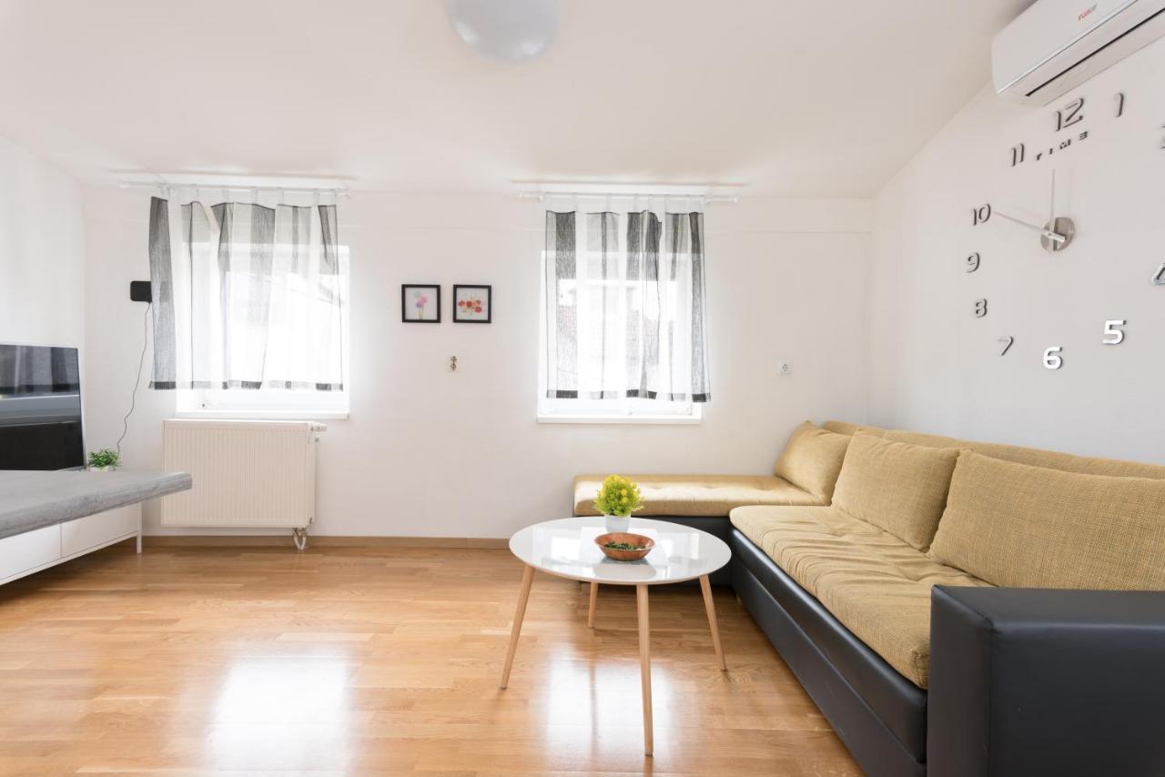 Apartmani kod Marka Pozega Bagian luar foto